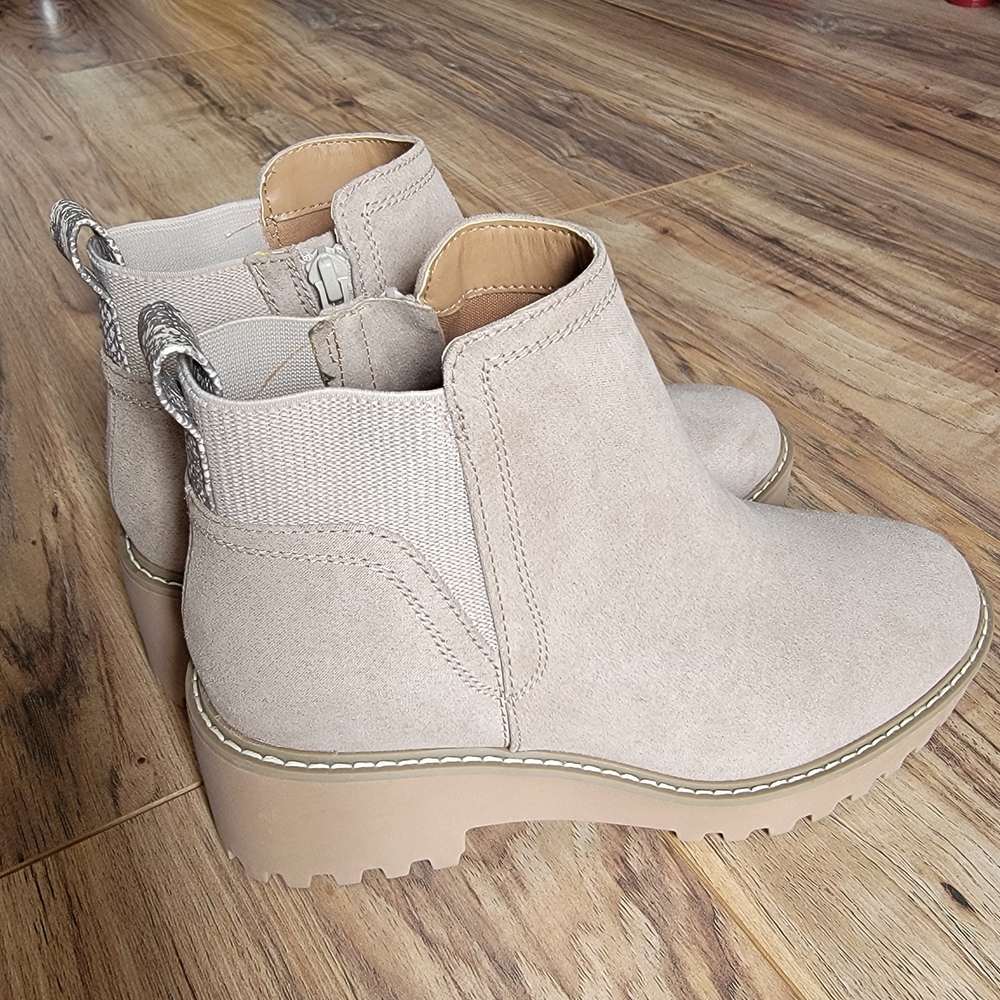 Universal Thread Cream Ankle Booties - Picture 2 of 8